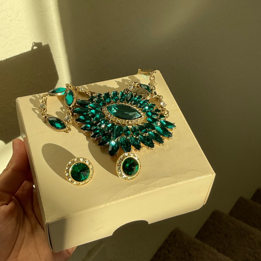 many jewelry
